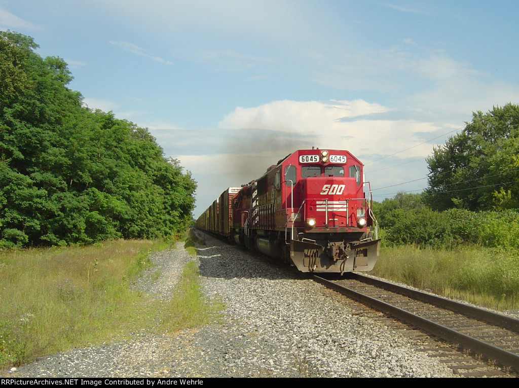 SOO 6045 nears River Rd. westbound with 185, the "Ford Train"